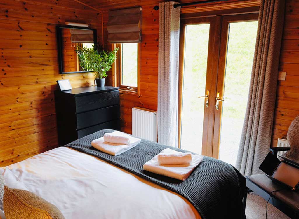 ascot-lodge-bedroom-small